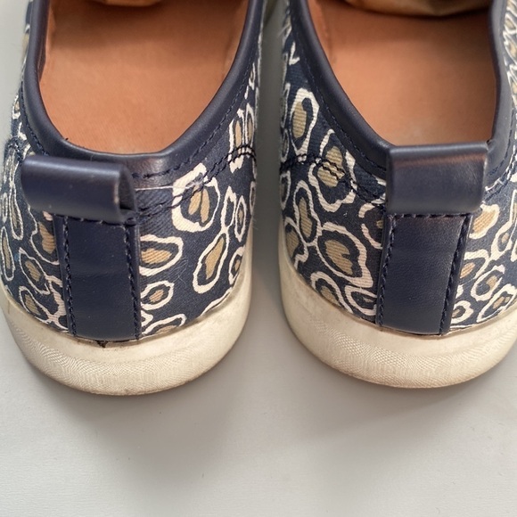 Blue animal print slip on sneakers size 6 - Picture 4 of 8